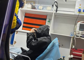 ნიღბიანები ქუჩებში ადამიანებს უსაფრდებიან და სასტიკად უსწორდებიან – დაშავებულია 19 წლის ბიჭი