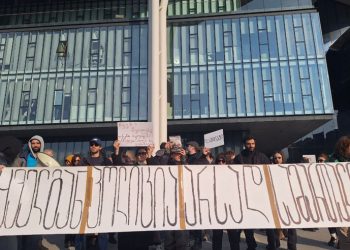 “ყველგან პოლიცია, არსად სამართალი!” – ხელოვანები საპროტესტო მსვლელობას მართავენ