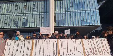 “ყველგან პოლიცია, არსად სამართალი!” – ხელოვანები საპროტესტო მსვლელობას მართავენ