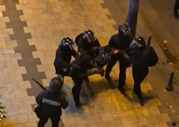 სანდროს ეპილეფსია აქვს, გუშინ დედას გასტაცეს სპეცრაზმელებმა და არის მძიმედ ნაცემი – 19 წლის ბიჭის ოჯახის წევრი