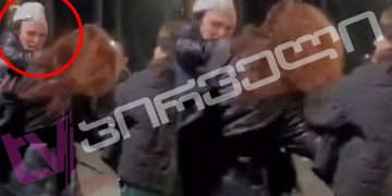 “საფეთქლის გასწვრივ მთელი ძალით გამოქნეული ხელი დამარტყა” – რას ჰყვება ქალი, ვისაც “ოცნების” ტიტუშკები თავს დაესხნენ