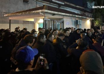 ბათუმში 10-მდე აქტივისტი დააკავეს