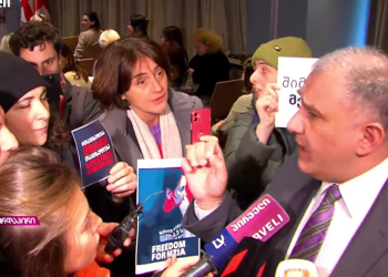 ,,რას პროვოკატორობთ” – მიხეილ სარჯველაძე ჟურნალისტებს გაექცა