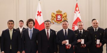 ყაველაშვილმა სანქცირებული სირაძე და კეზევაძე ღირსების ორდენით დააჯილდოვა