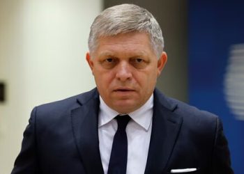 ვოლოდიმირ ზელენსკი დადის ევროპაში, მათხოვრობს, აშანტაჟებს სხვებს და ფულს ითხოვს – რობერტ ფიცო