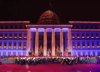 კალაძის იმიტირებულ ზეიმზე ტაშიც ჩაწერილი იყო (ვიდეო)