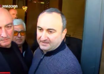 “ცოტა რომ დაწყნარდებით, გამოვალ” – რესტორან “ბაბილოში” ლევან მურუსიძე გამოჩნდა