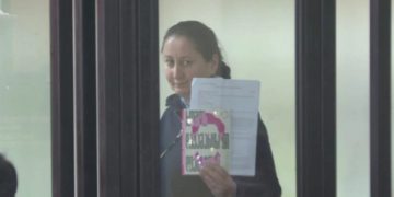 საია: მიმართავთ საქართველოს პროკურატურას, დაუყოვნებლივ მოითხოვოს სასამართლოს წინაშე აღკვეთის ღონისძიების შეცვლა, რადგან მზია ამაღლობელის ქმედებები არ შეიცავს სისხლის სამართლის დანაშაულის ნიშნებს