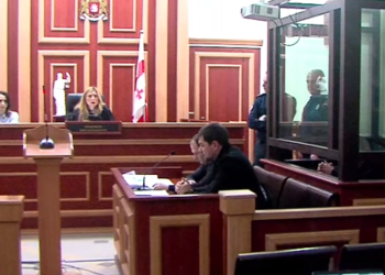 პოლიციელების მიერ ნაცემი აქტივისტი საკუთარ პროცესს ვერ დაესწრო