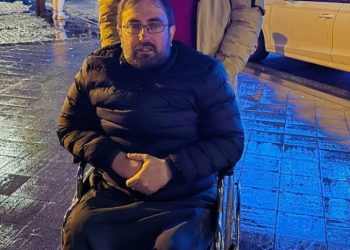 ,, დღეს, როცა სარკეში მიწევს ჩახედვა, ეტლში მჯდომ პარალიზებულ, აღარც თუ ისე ახალგაზრდა მამაკაცს ვუყურებ, რომელიც პრინციპში აღარც ჰგავს ჩემს თავს” – დეკანოზის წერილი