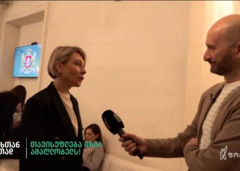 (ვიდეო),,ამ პატარა ინციდენტმა, ვიღაცის შეცდომამ მოგცა უფლება, რომ აქ [პარლამენტში] იდგე და რაღაც უაზრო კითხვები დაგვისვა” – ნინო წილოსანი გურამ როგავას