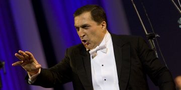 ,, დღეს ის უნდა მიკვირდეს,რომ შენობის კარი დაუხურეს?! ამის ჩამდენები სანდრო ახმეტელის,კოტე მარჯანიშვილის,ევგენი მიქელაძის გამანადგურებელი ბოლშევიკების მემკვიდრეები არიან” – ეკა ხერხეულიძე