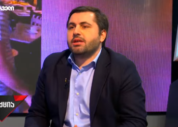 ლაშა გაბიტაშვილი, რომელსაც “ოცნების” ლიდერები ფიზიკურად გაუსწორდნენ, მთავარი პროკურორის ბიძაშვილია