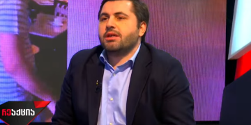ლაშა გაბიტაშვილი, რომელსაც “ოცნების” ლიდერები ფიზიკურად გაუსწორდნენ, მთავარი პროკურორის ბიძაშვილია