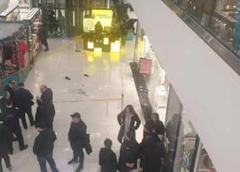 ხელში ტელეფონი ეჭირა, მოაჯირი ვერ შენიშნა და… – ახალგაზრდა კაცი, რომელიც „გალერეა თბილისში“ მეორე სართულიდან გადავარდა, გარდაიცვალა