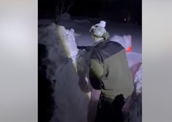 (ვიდეო) – მოხალისეები აცანაში ნიჩბებით წმენდენ გზას