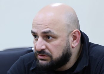 “მოხალისეები მთავრობის გასაკეთებელს აკეთებენ”; “ვის აბოლებთ?”; “იმედია ჩვენ ბიჭებს არ დააჯარიმებენ მოშველებისთვის”; “ასეთი პიტალო არც ერთი ხელისუფლება არ ყოფილა!”– ხალხის პასუხი ოზურგეთის მერს