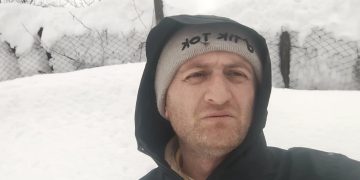 “კოხნარში, კილომეტრნახევრიანი გზა გავწმინდეთ ნიჩბებით, რათა მოხალისეებს შევხვდეთ” – ბაჩო ახალაძე