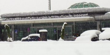 “თოვლის ბრალია (?)” – ბათუმის აეროპორტის გადახურვა დაზიანა