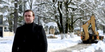 “60 ლარების საარჩევნოდ დარიგებას, ტექნიკა გეყიდათ”; “მოხალისეები რომ არა, ისევ ბჟოლიეთში ვიქნებოდით ჩავარდნილები”; “ამ ზამთარს გადაჰყვებით!” – ხალხი ჩოხატაურის მერიას