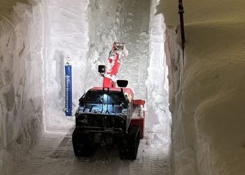 “იაპონიაში 450 სანტიმეტრამდე იყო თოვლი გუშინ, მაგრამ გზებიც იწმინდება და მსხვერპლიც არ ყავთ”– ფოტო