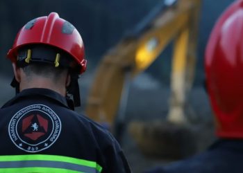 ბათუმში ავარიული სახლი ჩამოინგრა და ორი ადამიანი მოყვა