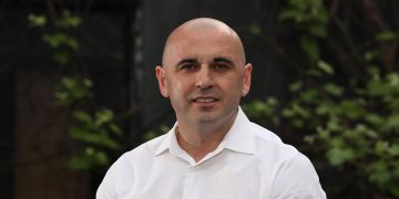 “ამ დროს, “ღიპიანი”, ძუნძგლიანი მოპოლიციო კაცი რომ ვცემო, – დამნაშავე ვიქნები?!” – ხაბეიშვილი