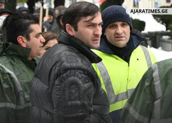 თორნიკე რიჟვაძე 2 150 ევროიანი ქურთუკით ბათუმის გაუწმენდავ ქუჩებში – მედია