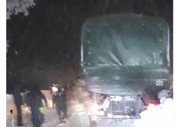 (ვიდეო) – მოხალისეებმა ჯარის მაღალი გამავლობის მანქანა ამოათრიეს თოვლიდან – ნანა დიხამინჯია