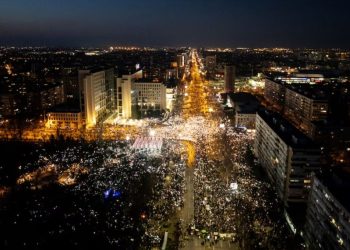 სერბეთის ქალაქ ნოვი სადში საპროტესტო აქციის დროს სამი ხიდი გადაკეტეს