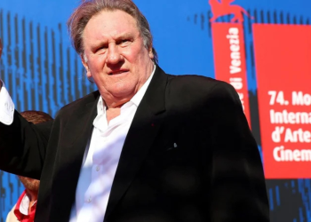 ჟერარ დეპარდიე სასამართლოს წინაშე წარდგება – მსახიობს სექსუალურ შევიწროებაში ადანაშაულებენ