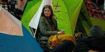 ფოტო, რომლითაც პროკურატურას უნდა დაამტკიცოს, რომ აქტივისტი გზას კეტავდა საგნებით და კონსტრუაციებით