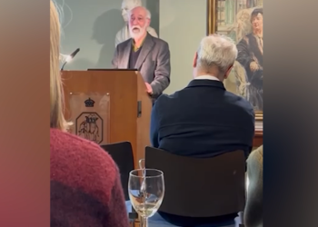 ბრიტანელმა პროფესორმა საქართველოს მწერალთა სახლის დირექტორს ჯილდოზე უარი უთხრა