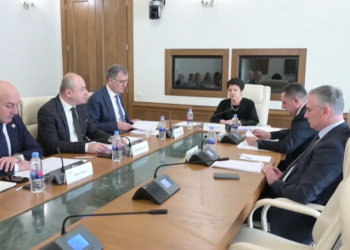 ,,ოცნების” პარლამენტის მიერ შექმნილი “საგამოძიებო კომისია”, “გამოუცხადებლობის გამო”, მამუკა ხაზარაძის საქმეს პროკურატურაში გაგზავნის