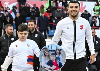 ვინ არის ბიჭუნა, რომელიც მიქაუტაძესთან ერთად გავიდა “დინამო არენაზე”