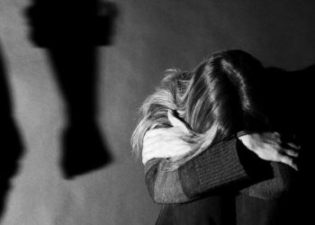 შსს-ს სასაზღვრო პოლიციის თანამშრომელი ძალადობაშია ბრალდებული. მან ცოლს შვილის თანდასწრებით სცემა – საგამოძიებო სამსახური