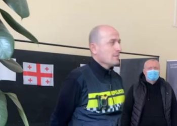 თეატრალურის შენობაში, სადაც პროტესტის მონაწილე სტუდენტები იმყოფებიან, სადეზინფექციო სამუშაოები დაიწყეს – ადგილზეა პოლიციაც