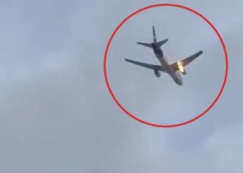 აშშ-ში თვითმფრინავს ცეცხლი გაუჩნდა