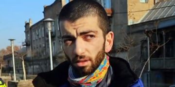 “ეტყობა ხუთი კაცი ერთდროულად არ შემდგარა თქვენს თავზე; ან პოლიციის მანქანის უკან სავარძელზე გათიშულს პირში არ უფურთხებიათ” – მინდია გაბაძე