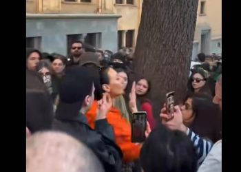 ვიდეო – შელაპარაკება რუს მოქალაქესა და აქციის მონაწილებს შორის