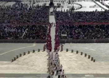 ვატიკანის ცნობით პაპ ფრანცისკესთან გამოსამშვიდობებლად დაახლოებით 250 ათასი ადამიანი მივიდა