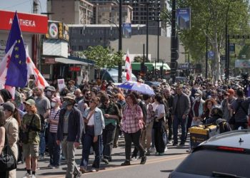 დიდუბის მეტროსადგურიდან თბილისის პროკურატურის მიმართულებით საპროტესტო მარში იმართება