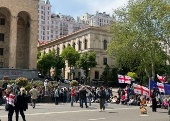 არსებული ინფორმაციით, რუსთაველის გამზირზე აქციის ერთი მონაწილე დააკავეს