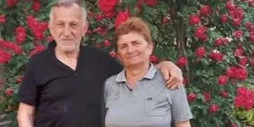 ცნობილი ხდება ცოლ-ქმრის ვინაობა, რომლებიც ავტოსაგზაო შემთხვევის შედეგად საკუთარი სახლის ჭიშკართან დაიღუპნენ