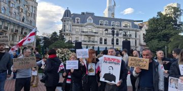 “სოლიდარობა მზია ამაღლობელს” – ბათუმში აქციაა