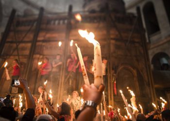 რომელ საათზე ჩამოიტანენ წმინდა ცეცხლს იერუსალიმიდან საქართველოში?