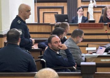 “შენ ხარ მკვლელი დედაკაცი, გაყიდული, მონა” – მოსამართლემ ჩიკვაიძე საკუთარი პროცესიდან გააძევა