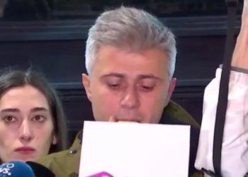 “არ ვაღიარებთ არალეგიტიმური სამინისტროს გადაწყვეტილებას – ჩვენ, ამ თეატრის დასი, დავით დოიაშვილს არ ვუშვებთ” – “ვასო აბაშიძის სახელობის ახალი თეატრის” დასი