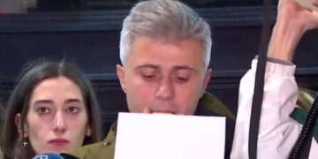 “არ ვაღიარებთ არალეგიტიმური სამინისტროს გადაწყვეტილებას – ჩვენ, ამ თეატრის დასი, დავით დოიაშვილს არ ვუშვებთ” – “ვასო აბაშიძის სახელობის ახალი თეატრის” დასი