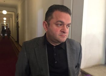 „ვითხოვთ ახალ არჩევნებს?  უნდა ვთქვათ, რა ვადაში… თუ არჩევნებს არ დანიშნავს დე ფაქტო ხელისუფლება, მაშინ რას ვაპირებთ?“ – გედევან ფოფხაძე